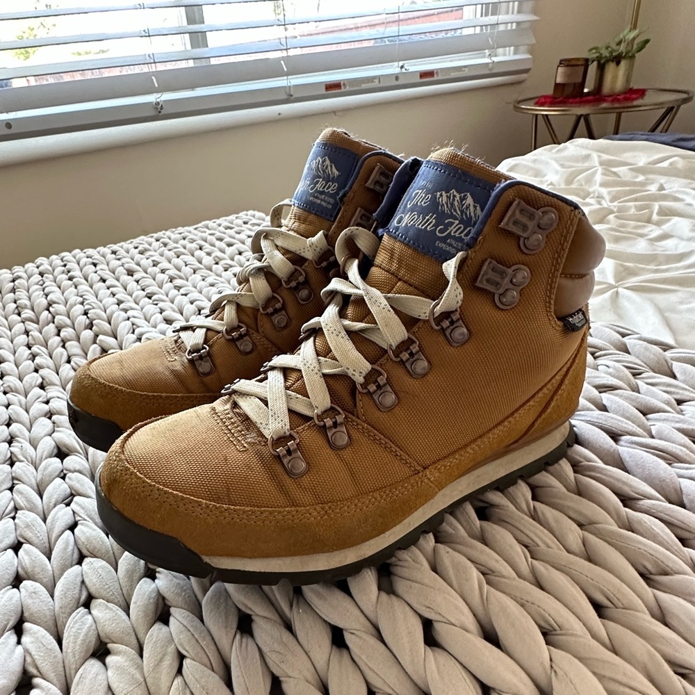 Women’s North Face Waterproof boots 8.5
